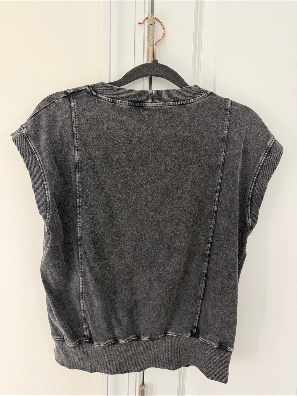 Evereve Washed Charcoal Gray Muscle Tee - Picture 3 of 3